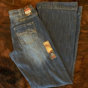 NWT Cowgirl Tuff jeans in size 28x35.
